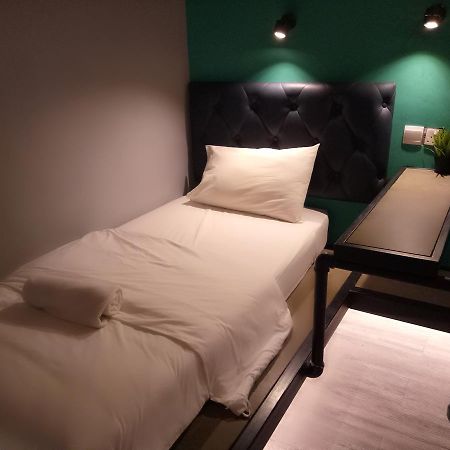 Tube Hotel Klebang Melaka Bagian luar foto