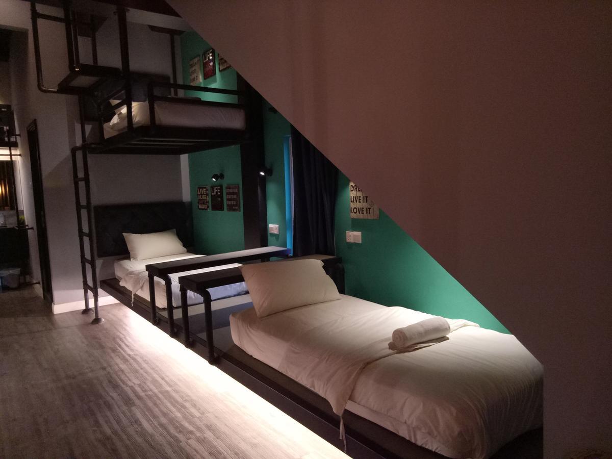 Tube Hotel Klebang Melaka Bagian luar foto
